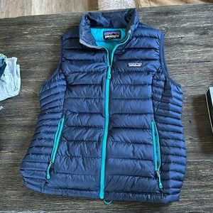 Patagonia down vest womens medium. Navy